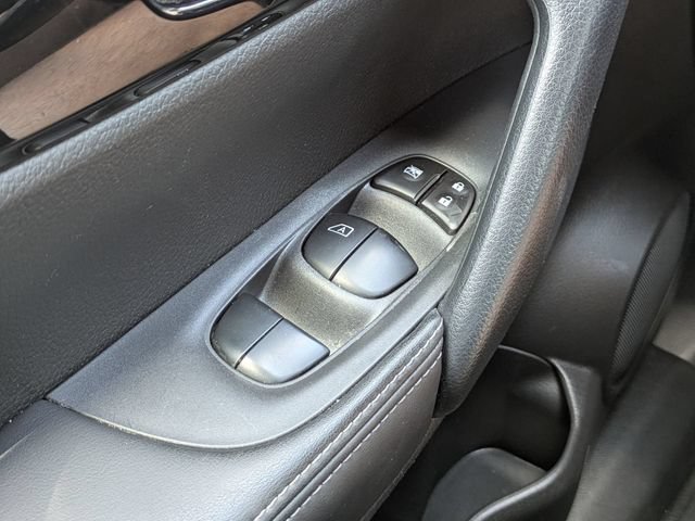 Used 2022 Nissan Rogue Sport SL FWD image 23