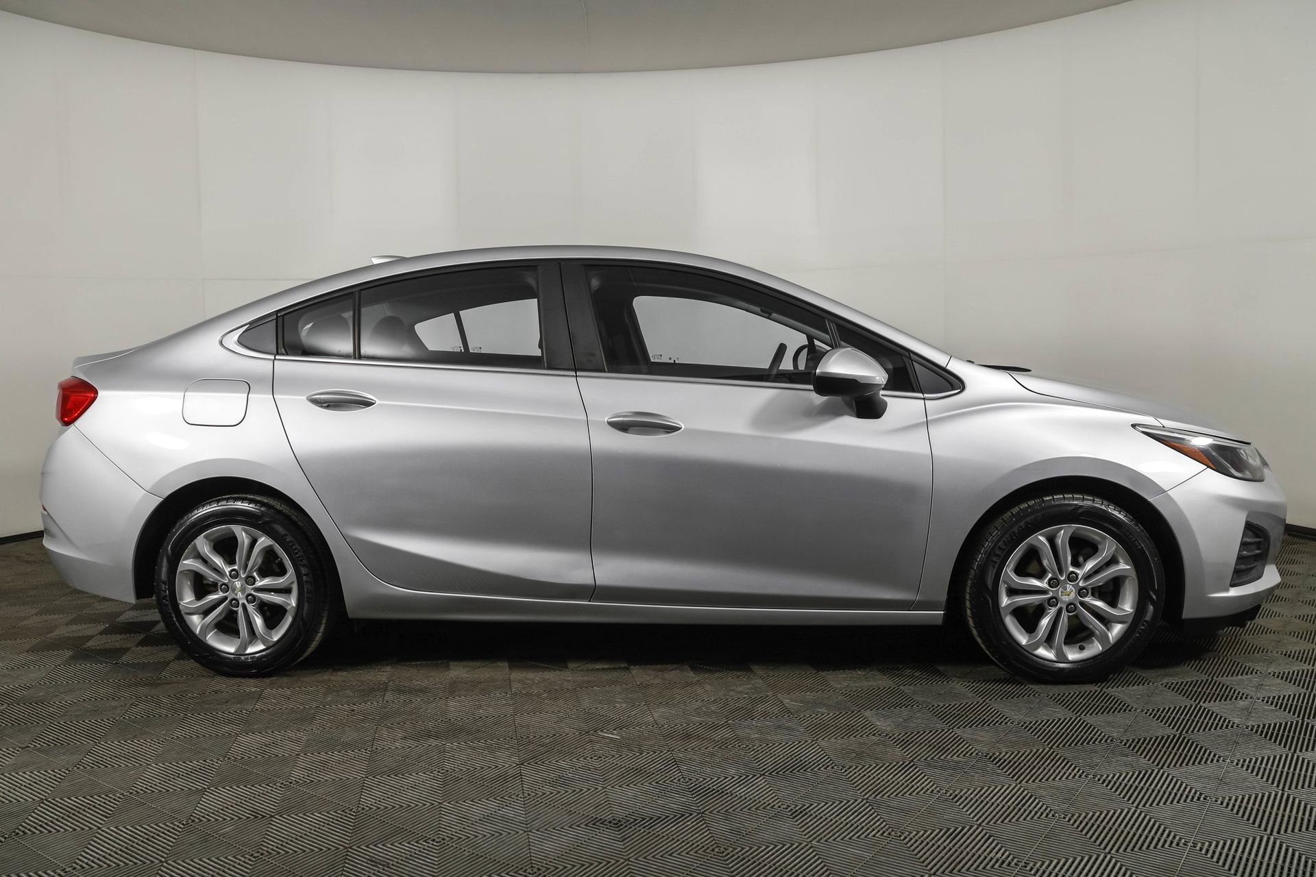 Used 2019 Chevrolet Cruze LT image 13
