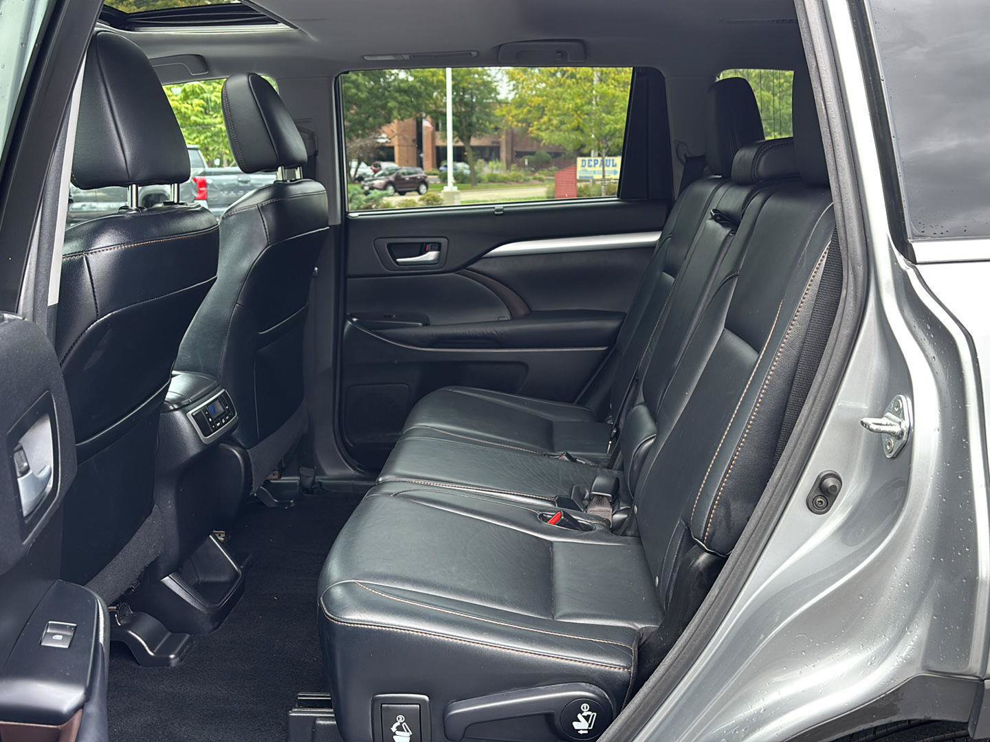 Used 2016 Toyota Highlander XLE AWD/4WD image 17