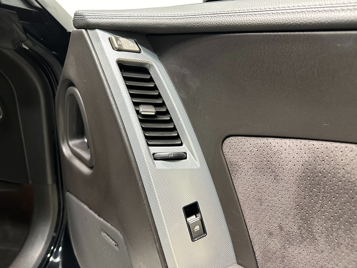 Used 2009 Cadillac XLR V RWD image 15