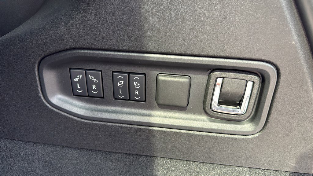 Certified 2026 Cadillac Vistiq Sport w/ LPO, Floor Liner Package image 29