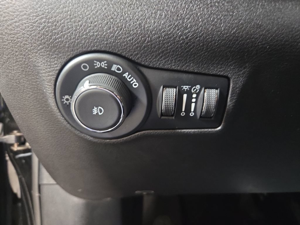 Used 2024 Jeep Compass Limited w/ High Altitude Package AWD/4WD image 27
