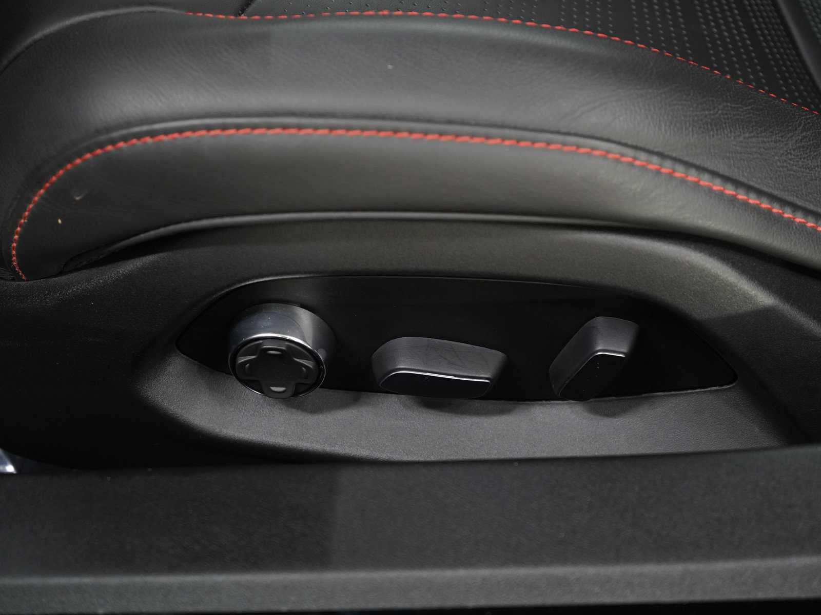 Used 2020 Chevrolet Corvette Stingray Premium Cpe w/ 3LT Preferred Equipment Group RWD image 21