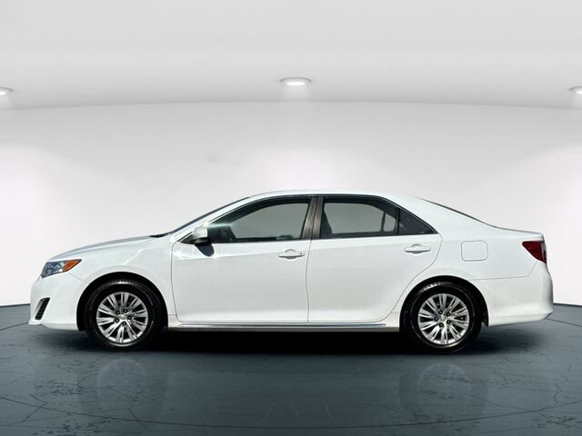 Used 2014 Toyota Camry LE FWD image 3