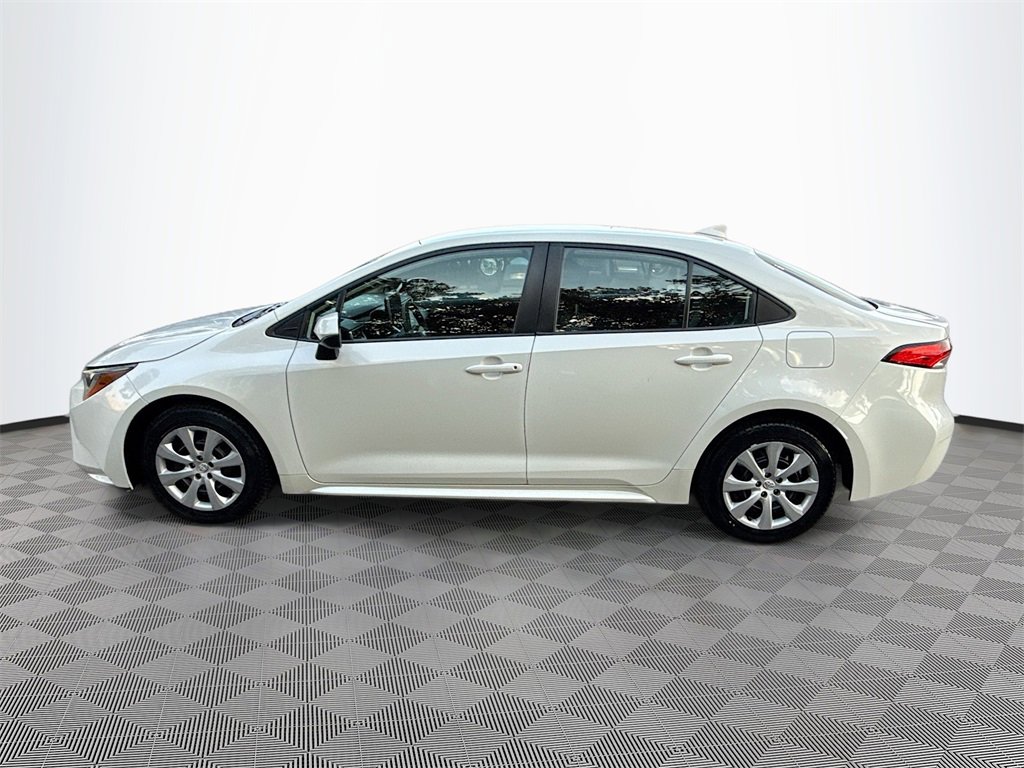 Used 2021 Toyota Corolla LE image 9