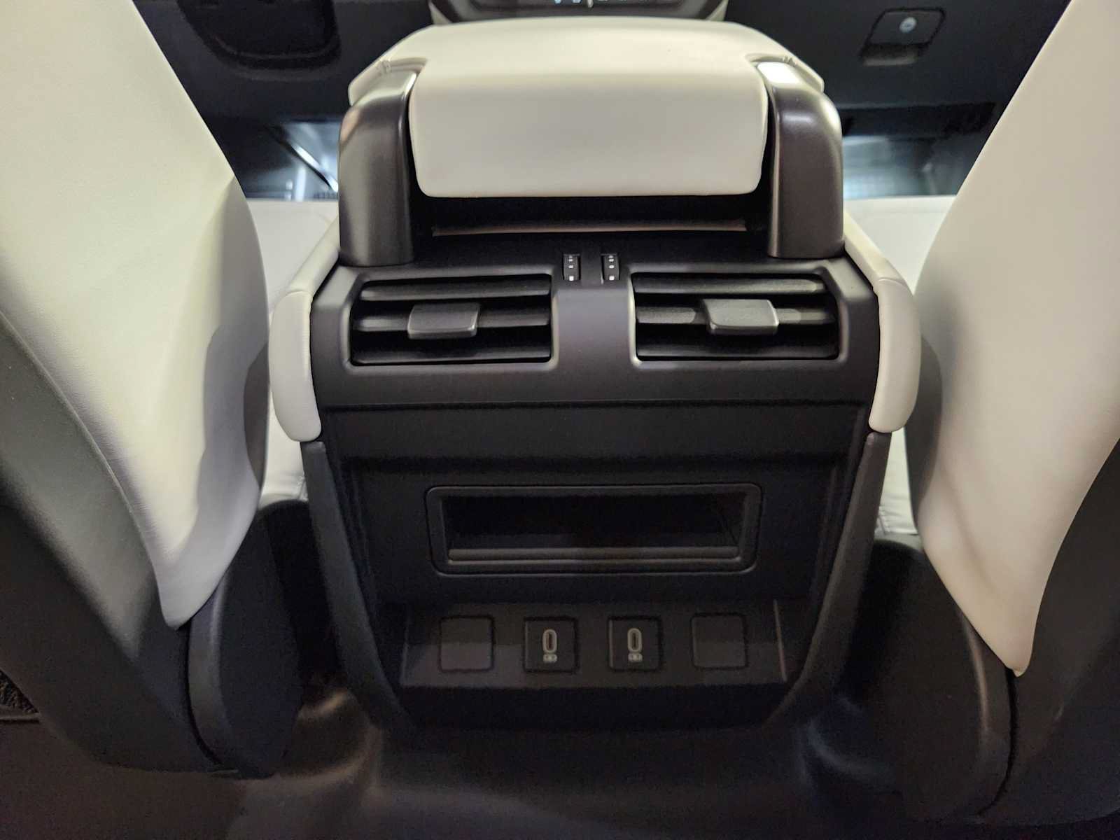 New 2026 Land Rover Defender 110 S AWD/4WD image 31