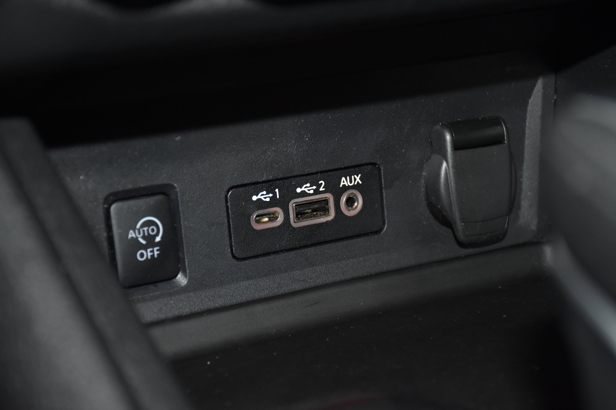 Used 2025 Nissan Sentra SV FWD image 24