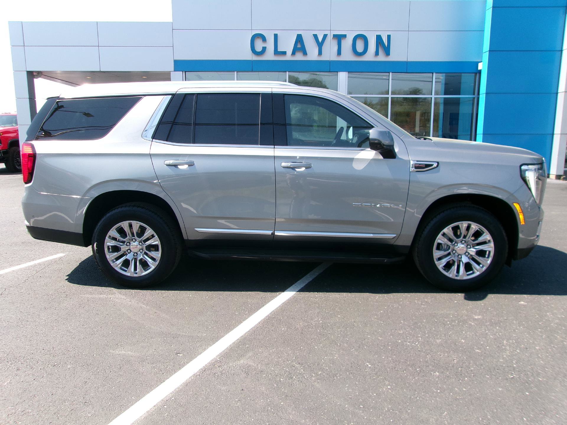 Used 2025 GMC Yukon Denali image 2