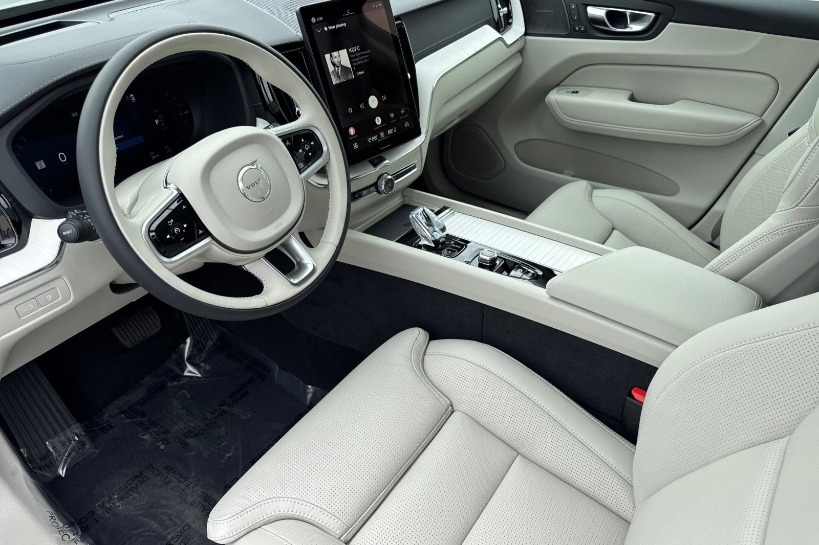 New 2026 Volvo XC60 T8 Ultra w/ Protection Package Premier AWD/4WD image 13