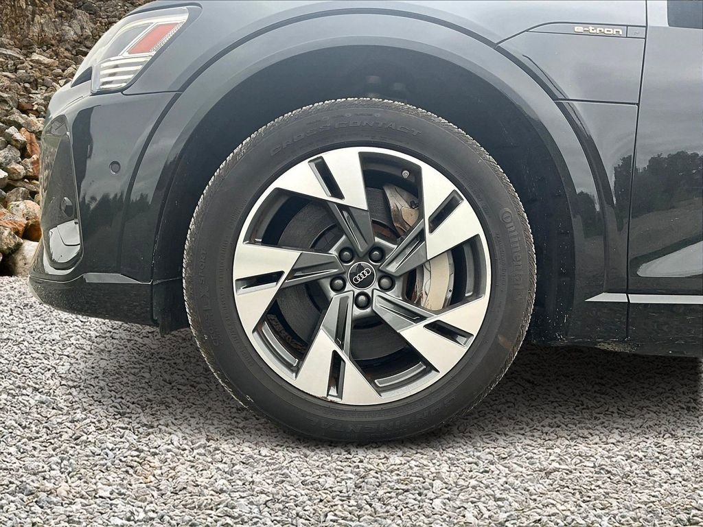 Used 2022 Audi e-tron Premium Plus w/ Premium Plus Package image 9