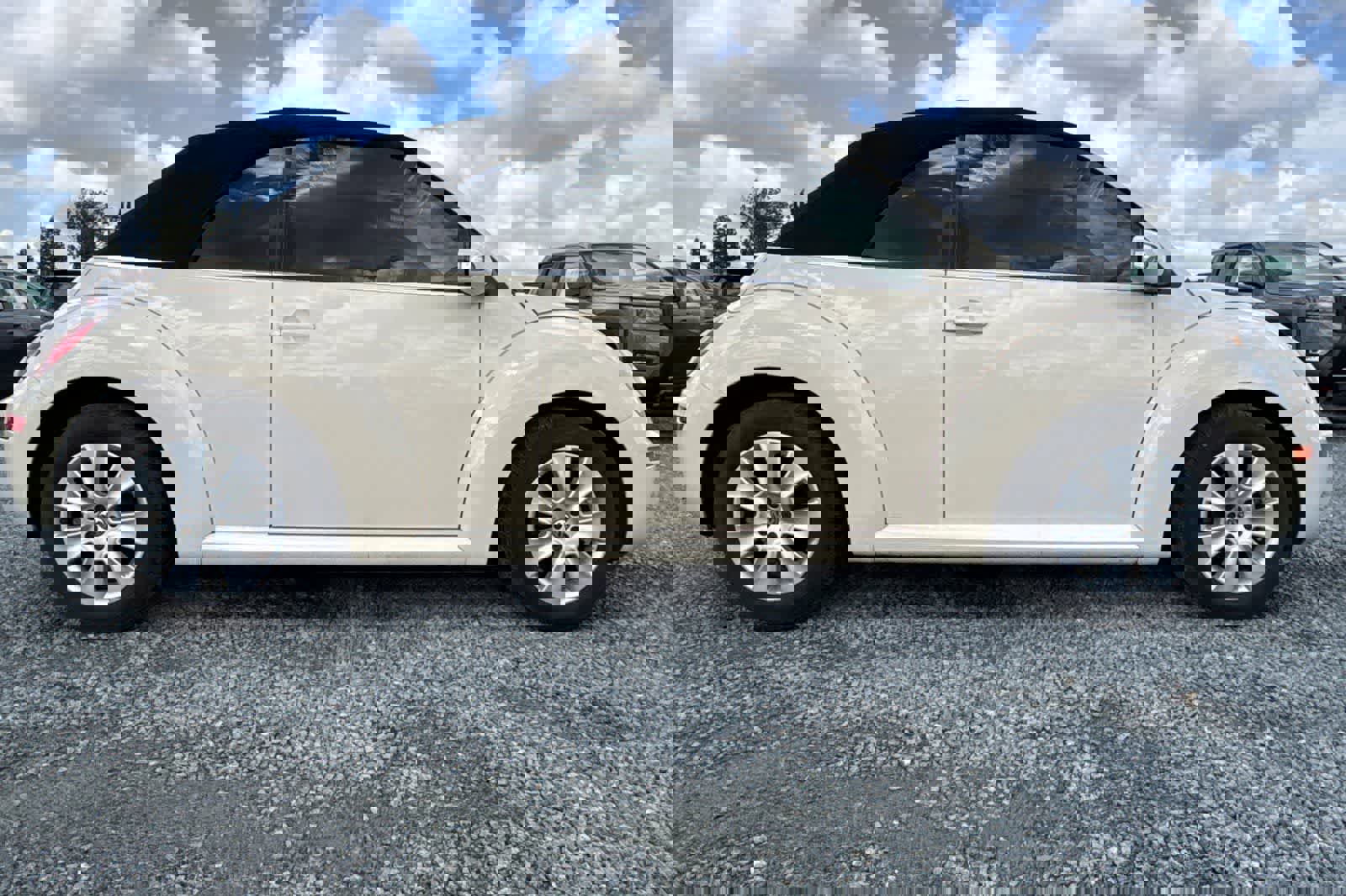 Used 2009 Volkswagen Beetle S image 9