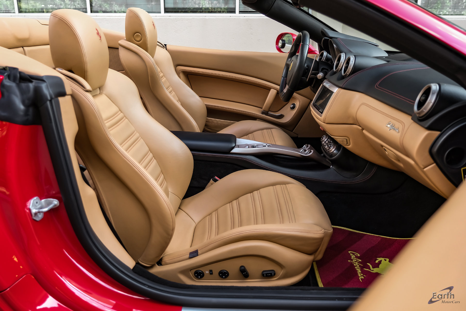 Used 2014 Ferrari California RWD image 58