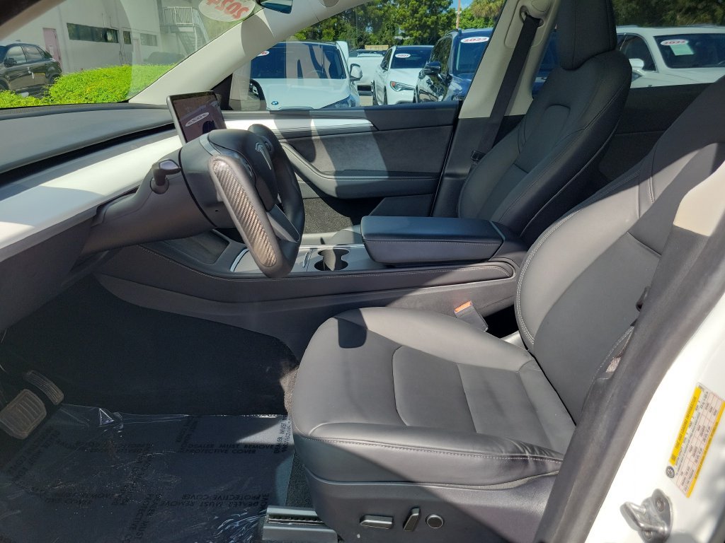 Used 2024 Tesla Model Y Long Range AWD/4WD image 25