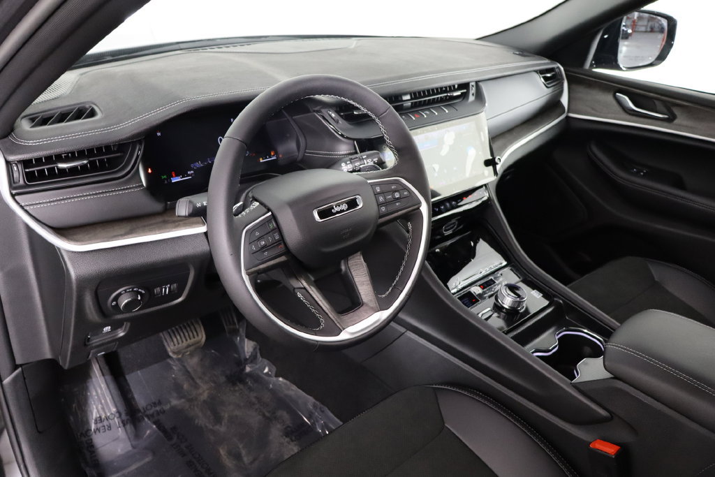 New 2026 Jeep Grand Cherokee Altitude AWD/4WD image 27
