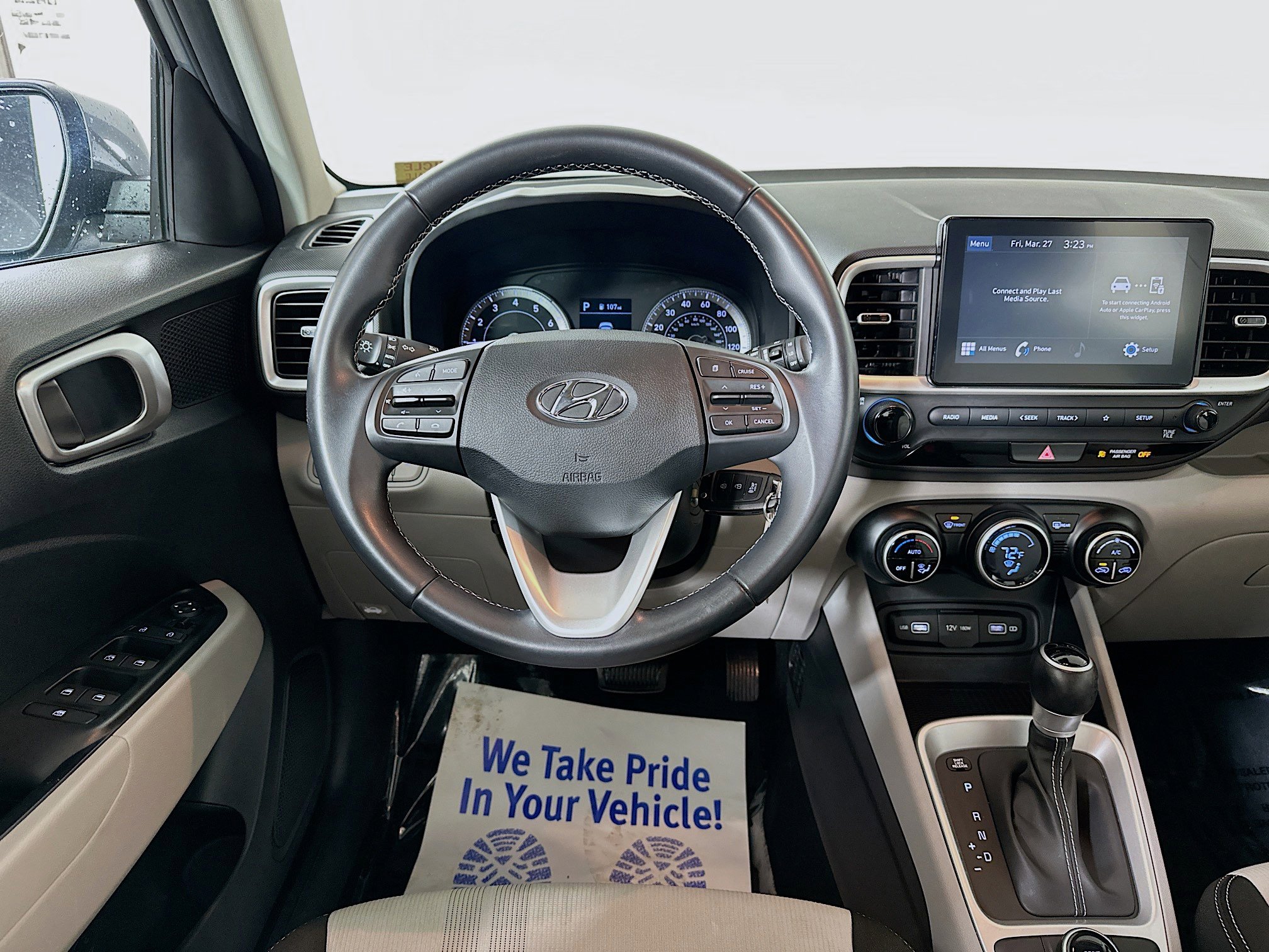 Used 2022 Hyundai Venue SEL image 21