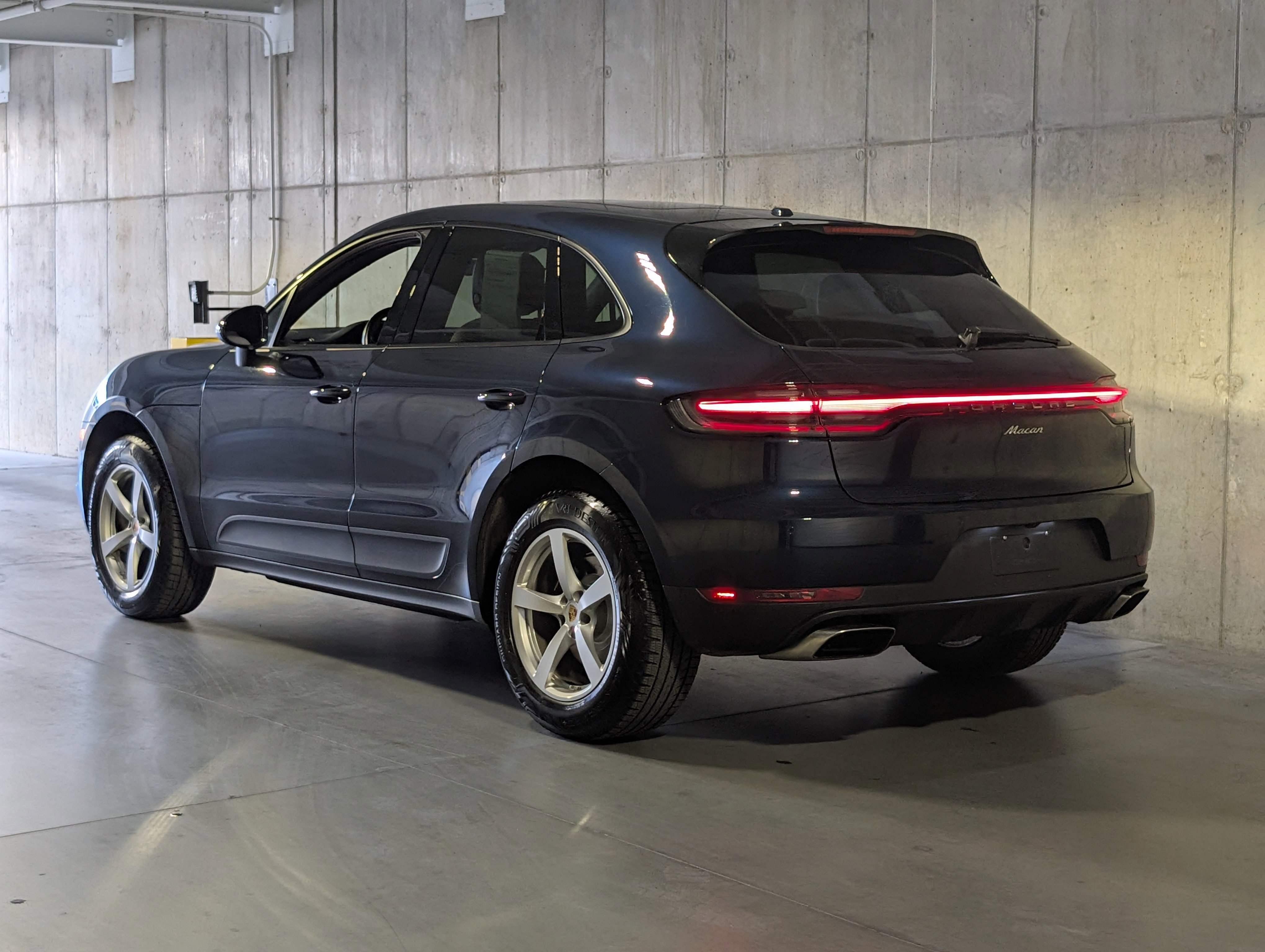 Used 2020 Porsche Macan image 3