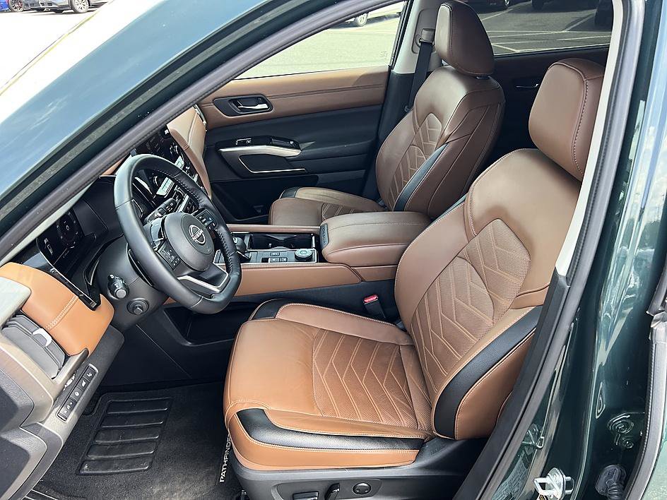 Certified 2024 Nissan Pathfinder Platinum w/ Lighting Package (N92) image 13