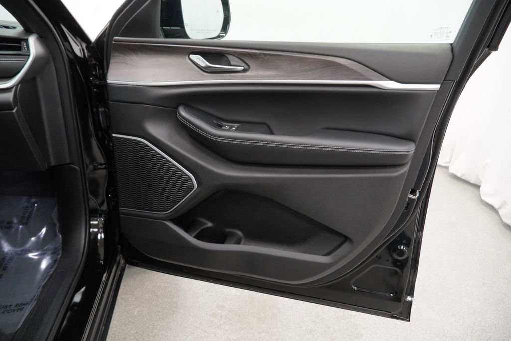 New 2026 Jeep Grand Cherokee L Limited AWD/4WD image 33