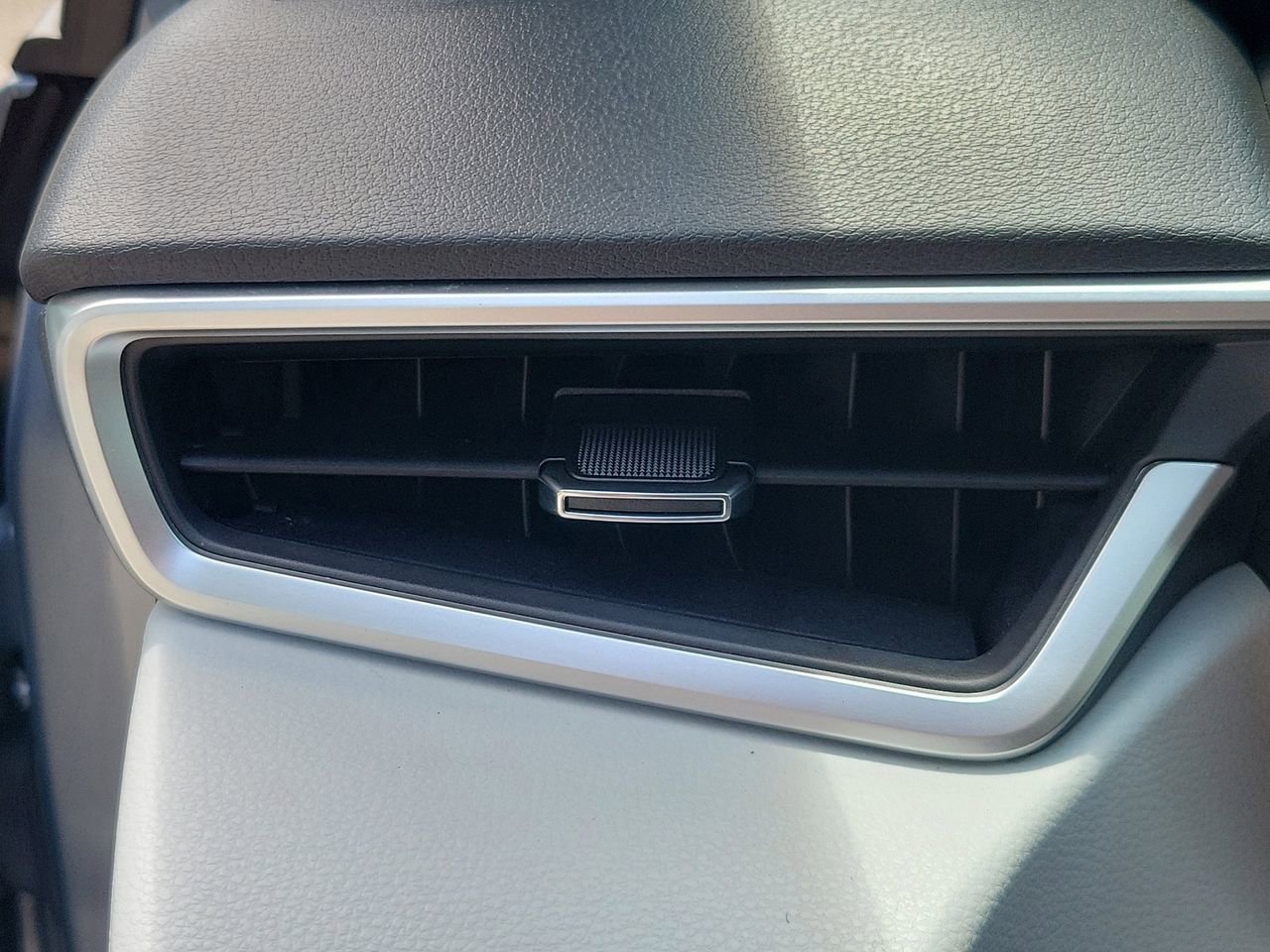 Used 2022 Toyota Corolla SE FWD image 31