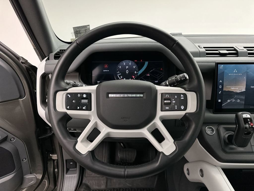 Used 2025 Land Rover Defender 110 S image 30