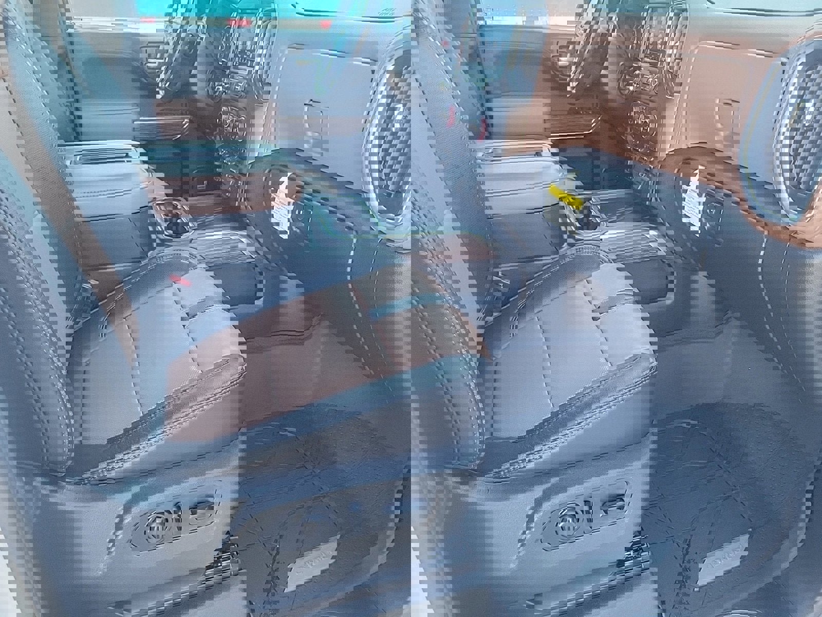 Used 2020 Chevrolet Silverado 1500 High Country w/ Technology Package image 14