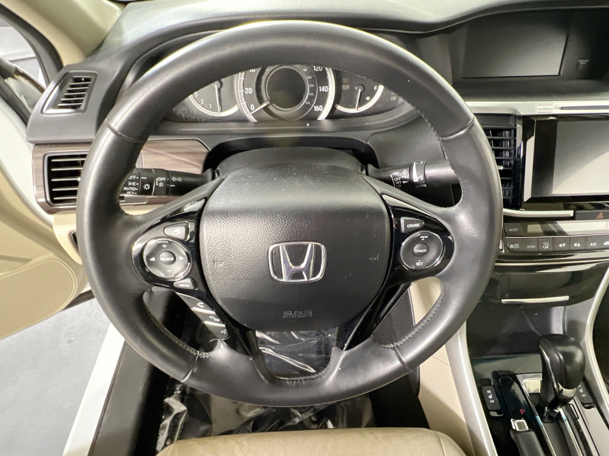 Used 2017 Honda Accord EX-L image 11