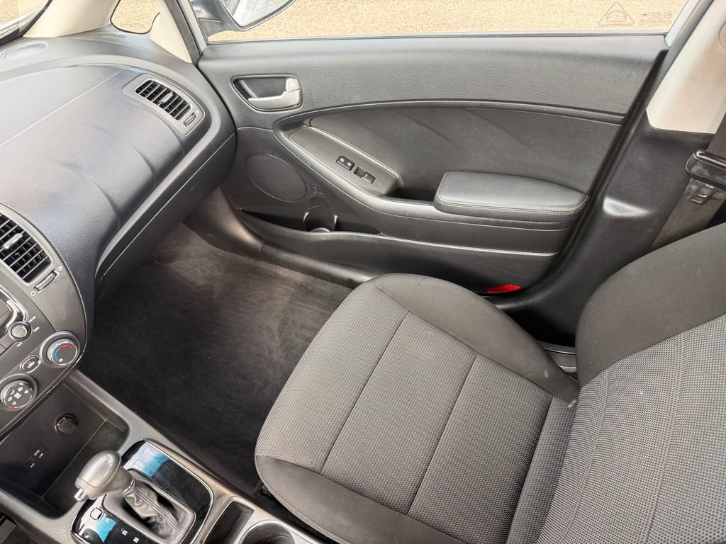 Used 2017 Kia Forte LX FWD image 12