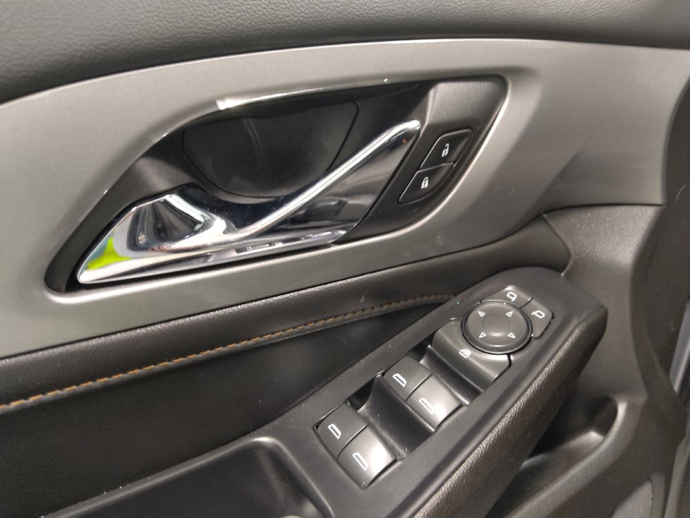 Used 2021 Chevrolet Traverse LS FWD image 27