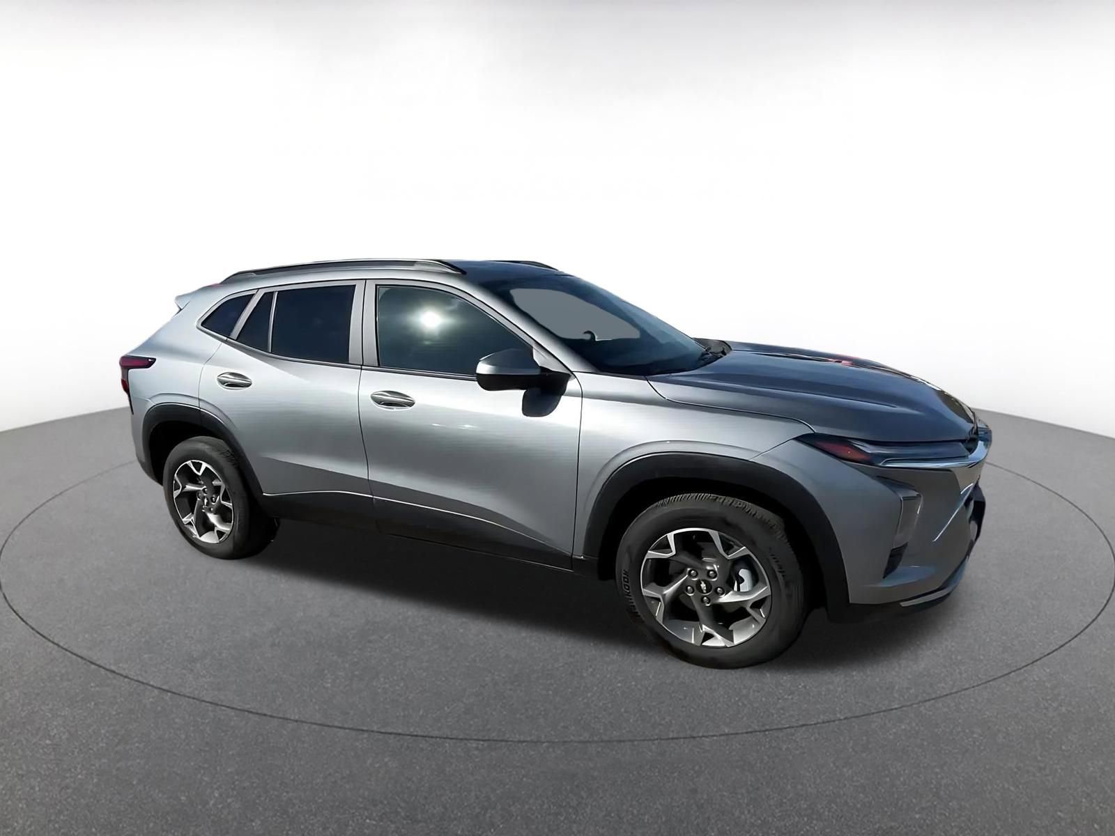 Used 2025 Chevrolet Trax LT w/ LT Convenience Package FWD video 2