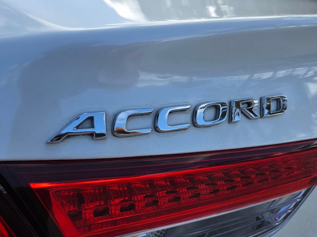 Certified 2018 Honda Accord Touring image 16