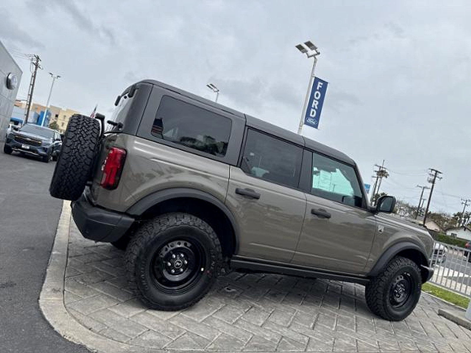 New 2026 Ford Bronco Big Bend w/ Black Diamond Package AWD/4WD image 2