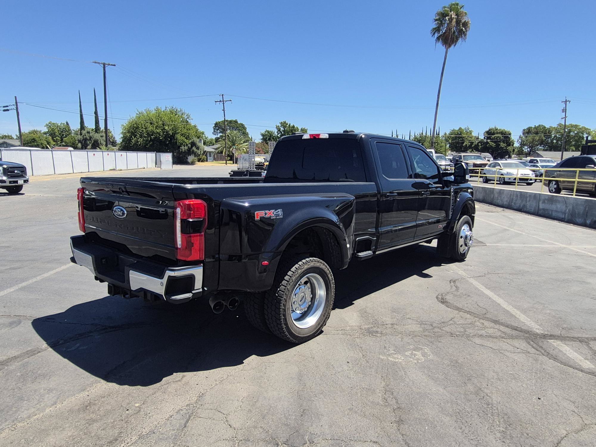 Used 2023 Ford F450 Lariat w/ Lariat Ultimate Package AWD/4WD image 4
