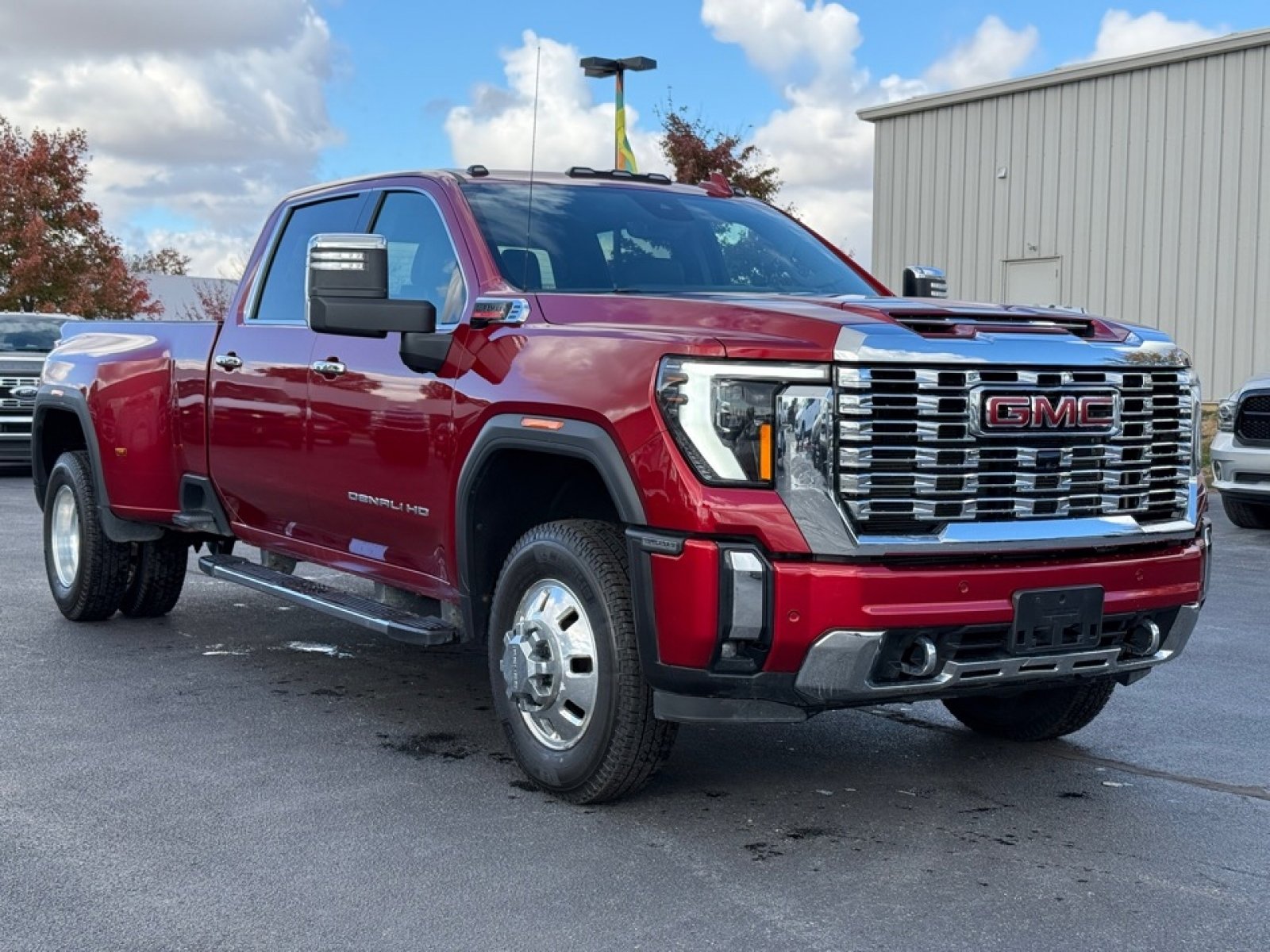 Used 2024 GMC Sierra 3500 Denali w/ Technology Package image 2