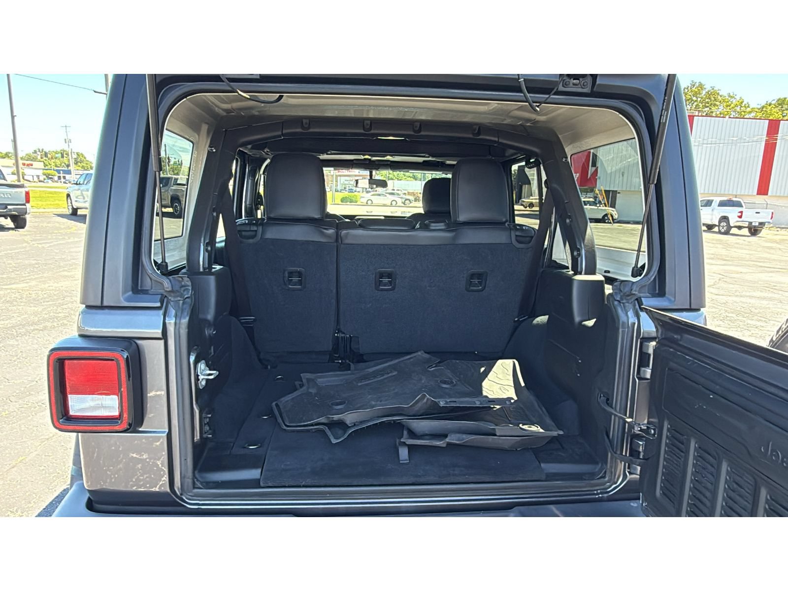 Used 2022 Jeep Wrangler Unlimited Sport AWD/4WD image 7