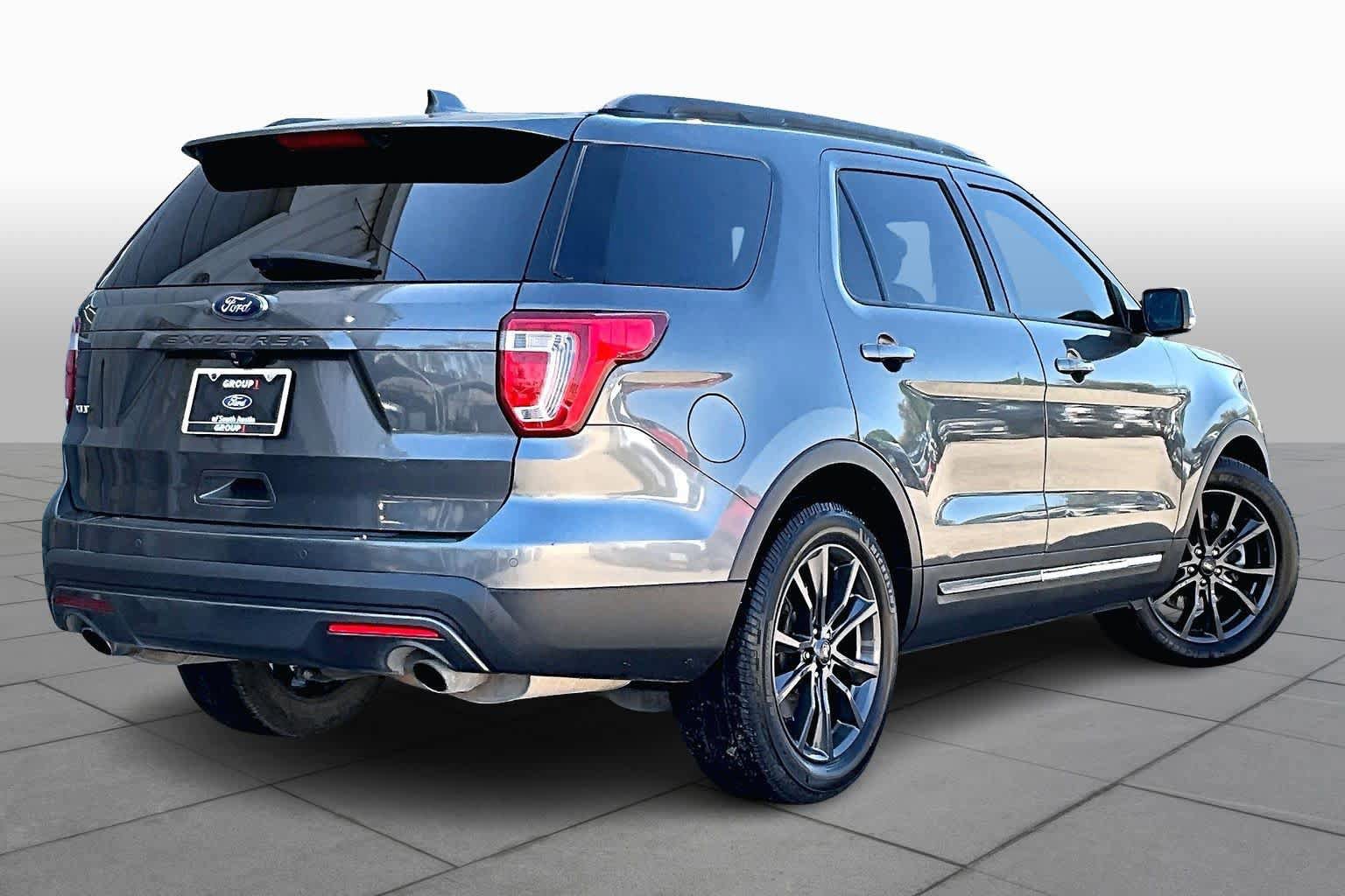 Certified 2017 Ford Explorer XLT w/ Equipment Group 202A FWD image 13