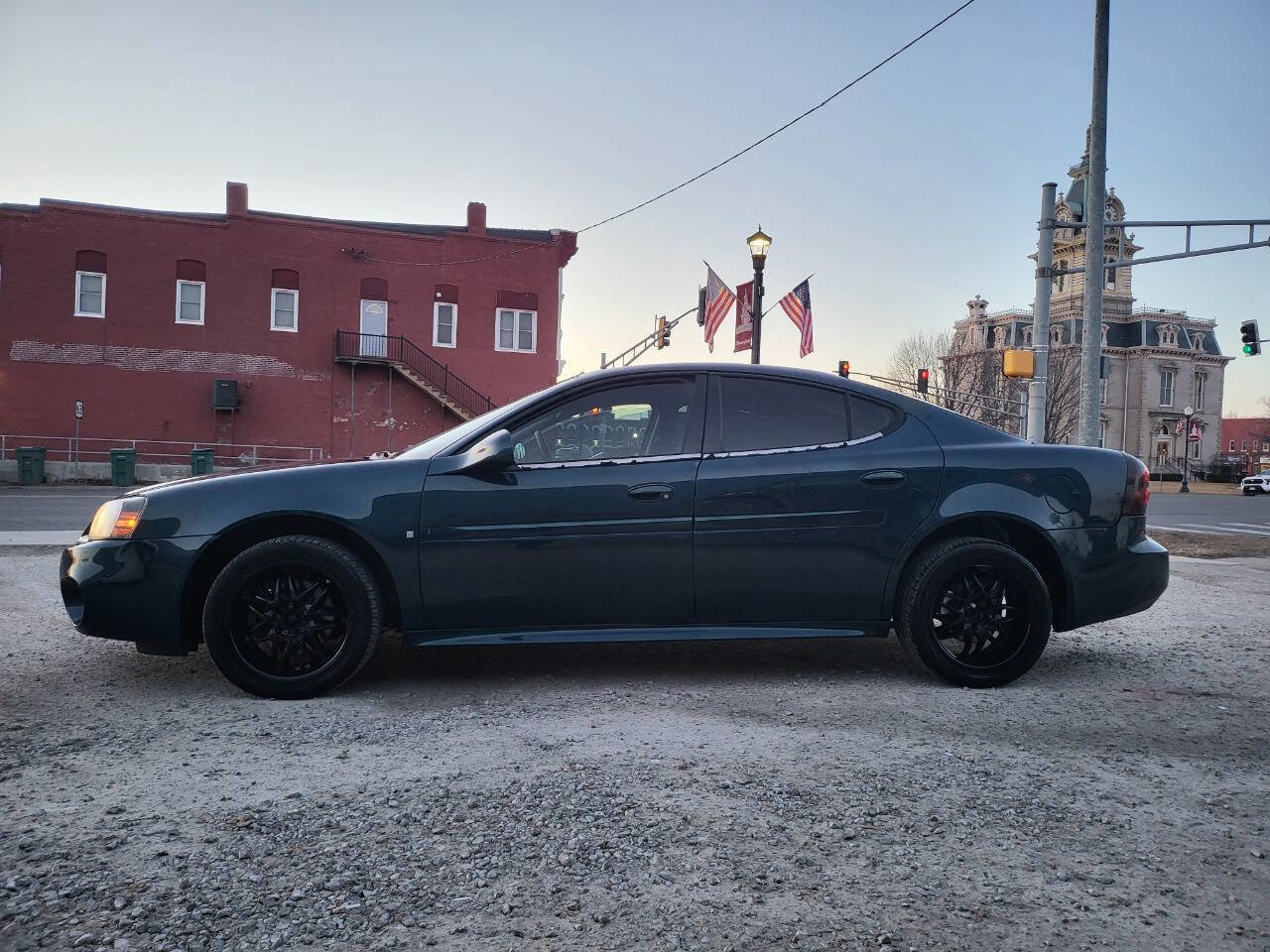 Used 2006 Pontiac Grand Prix w/ Preferred Package image 2