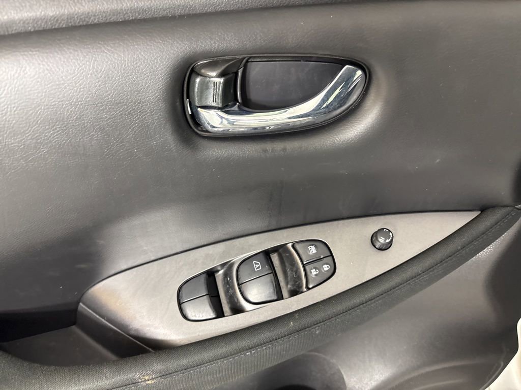 Used 2022 Nissan Leaf S image 14