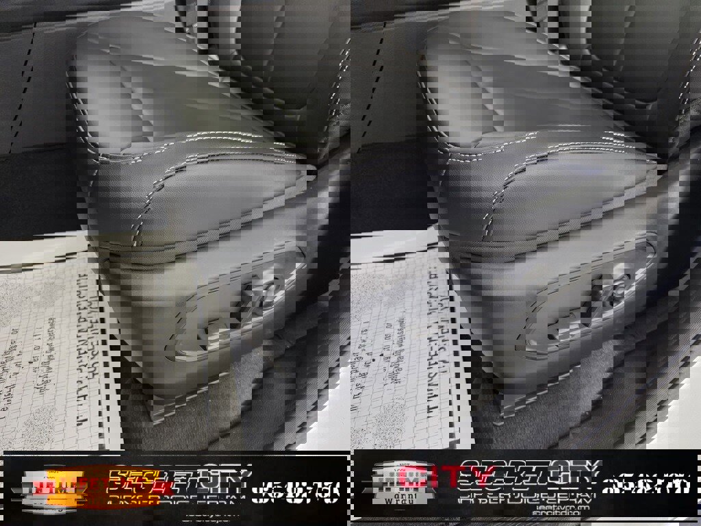 New 2025 Jeep Grand Cherokee Limited w/ Black Appearance Package image 13