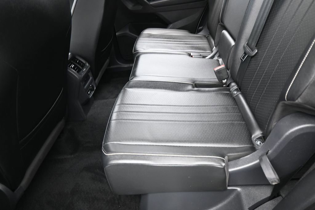 Used 2022 Volkswagen Tiguan SE R-Line image 31