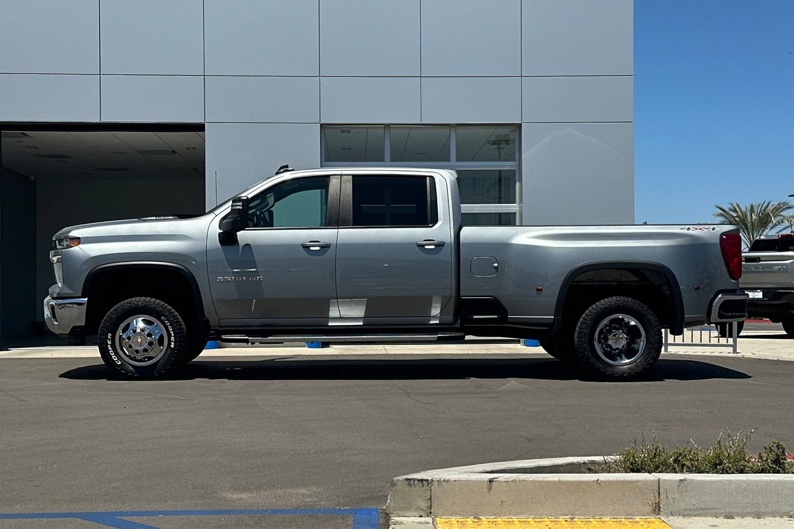 Used 2024 Chevrolet Silverado 3500 LT AWD/4WD image 7