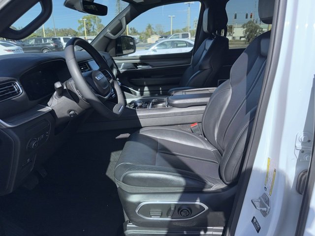 Used 2024 Jeep Wagoneer L Series II w/ Flexible Seating Group image 9