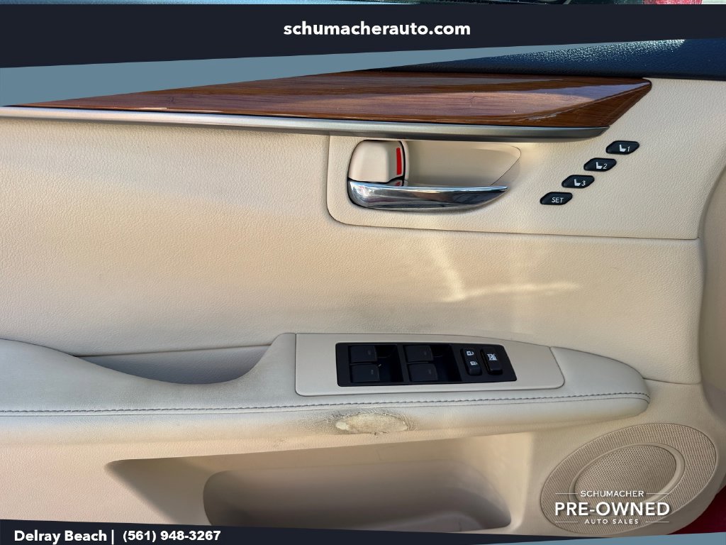 Used 2014 Lexus ES 300h w/ Premium Package w/Bamboo Trim FWD image 33