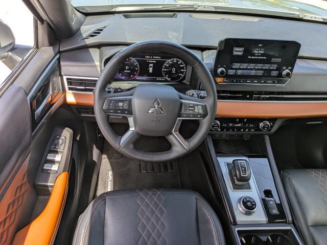 Used 2023 Mitsubishi Outlander SEL FWD image 16