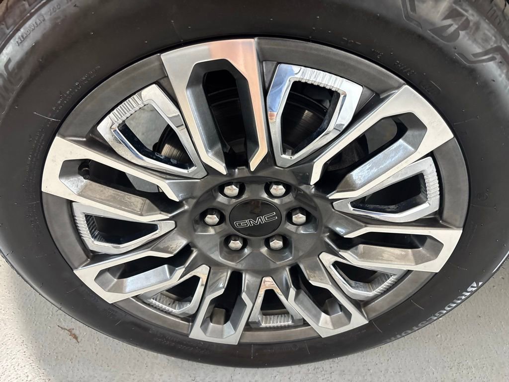Used 2023 GMC Yukon XL Denali Ultimate image 15