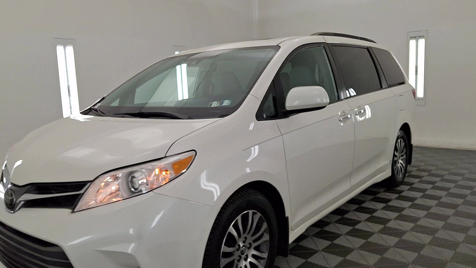 Certified 2019 Toyota Sienna XLE w/ XLE Navigation Package FWD image 8