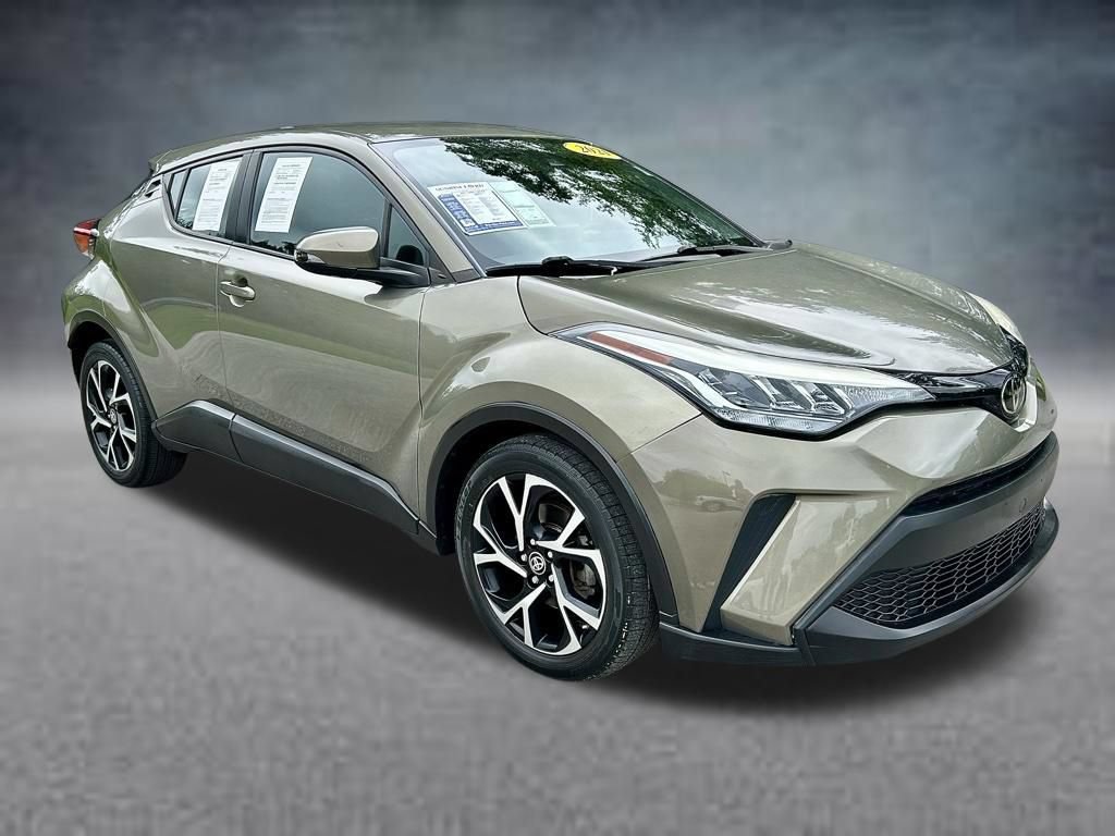 Used 2021 Toyota C-HR XLE FWD image 3