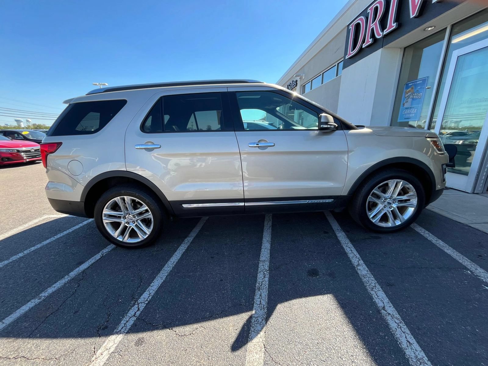 Used 2017 Ford Explorer Limited w/ Equipment Group 301A AWD/4WD image 8
