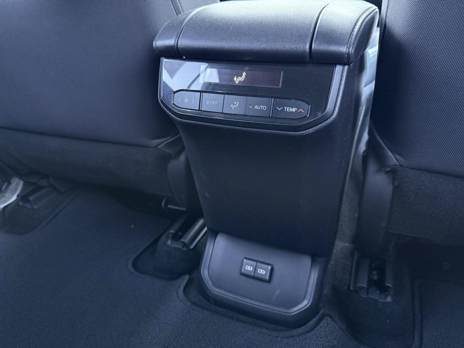 Used 2023 Toyota Highlander LE FWD image 22