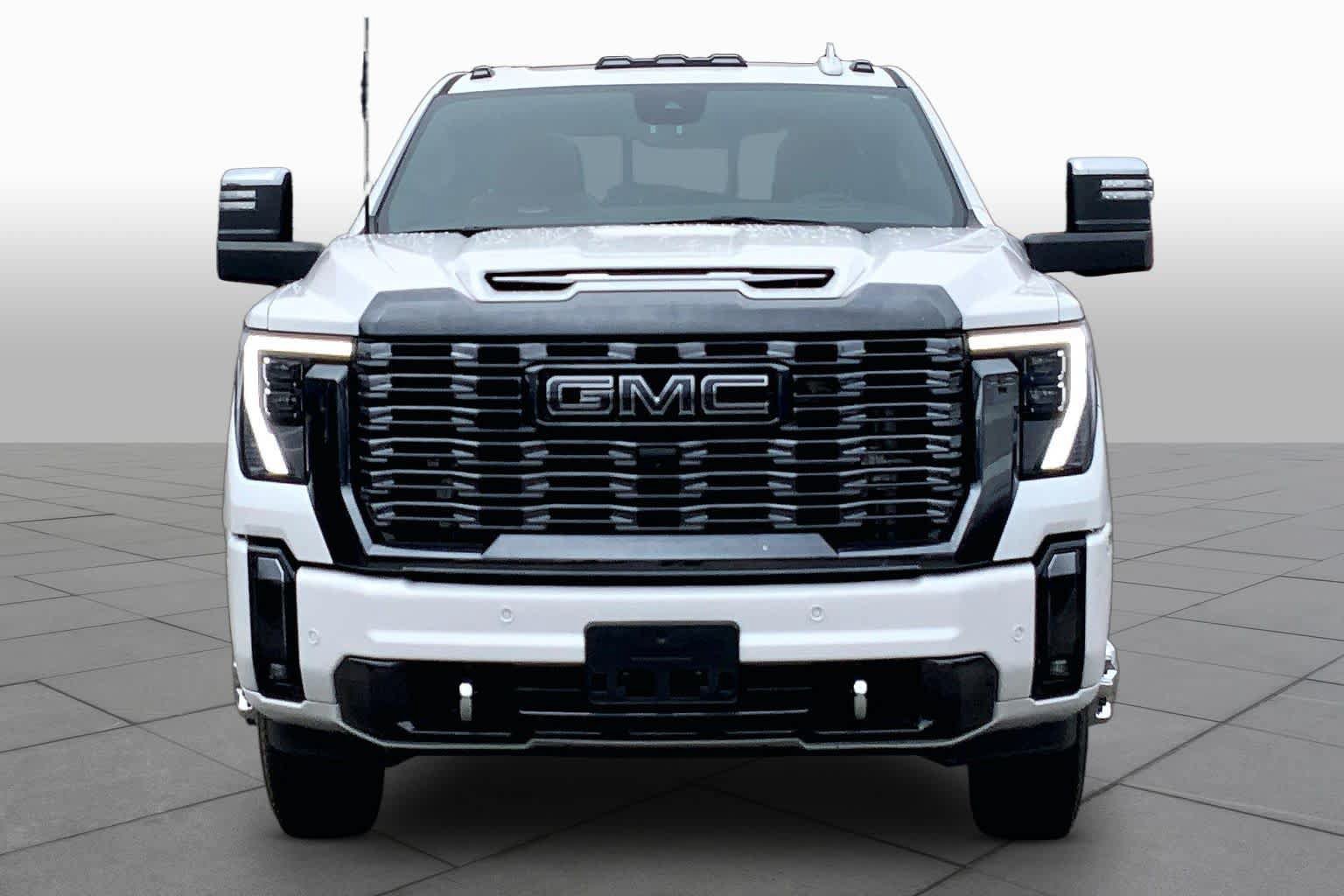Used 2024 GMC Sierra 3500 Denali Ultimate AWD/4WD image 4
