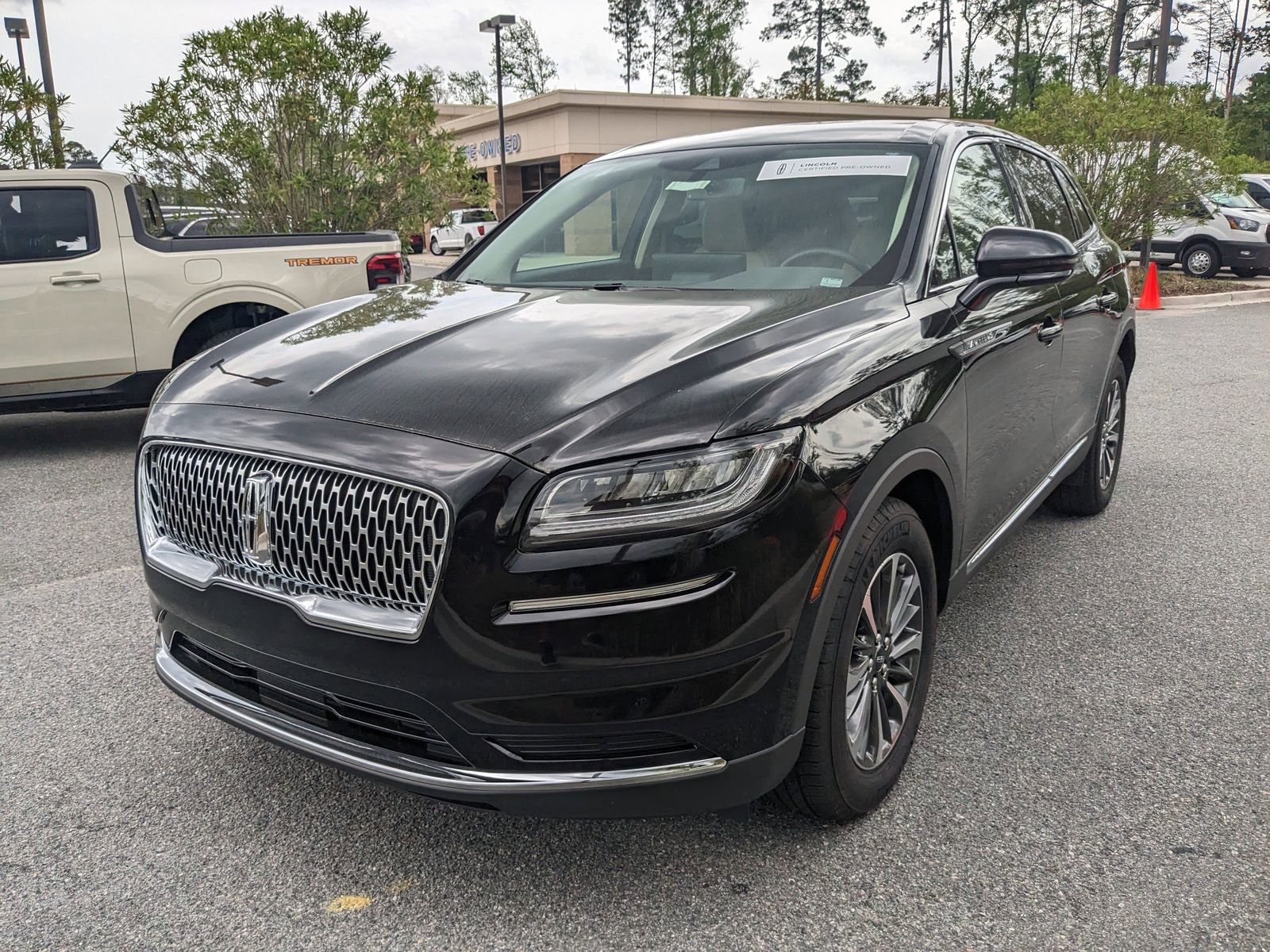Certified 2023 Lincoln Nautilus AWD w/ Premium Package image 9